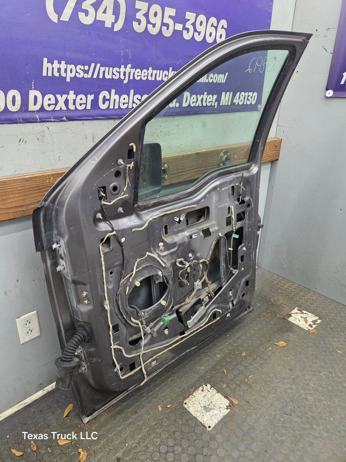 2004-2008 Ford F150 Crew Cab Passenger Side Front Door RH