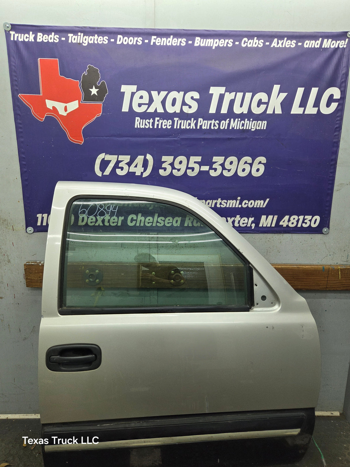 1999-2006 Chevrolet Silverado / GMC Sierra 1500 2500 3500 HD Front Passenger side Door RH