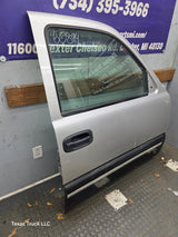 1999-2006 Chevrolet Silverado / GMC Sierra 1500 2500 3500 HD Front Passenger side Door RH