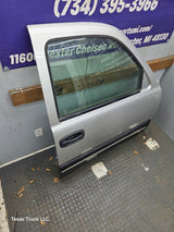 1999-2006 Chevrolet Silverado / GMC Sierra 1500 2500 3500 HD Front Passenger side Door RH