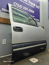 1999-2006 Chevrolet Silverado / GMC Sierra 1500 2500 3500 HD Front Passenger side Door RH