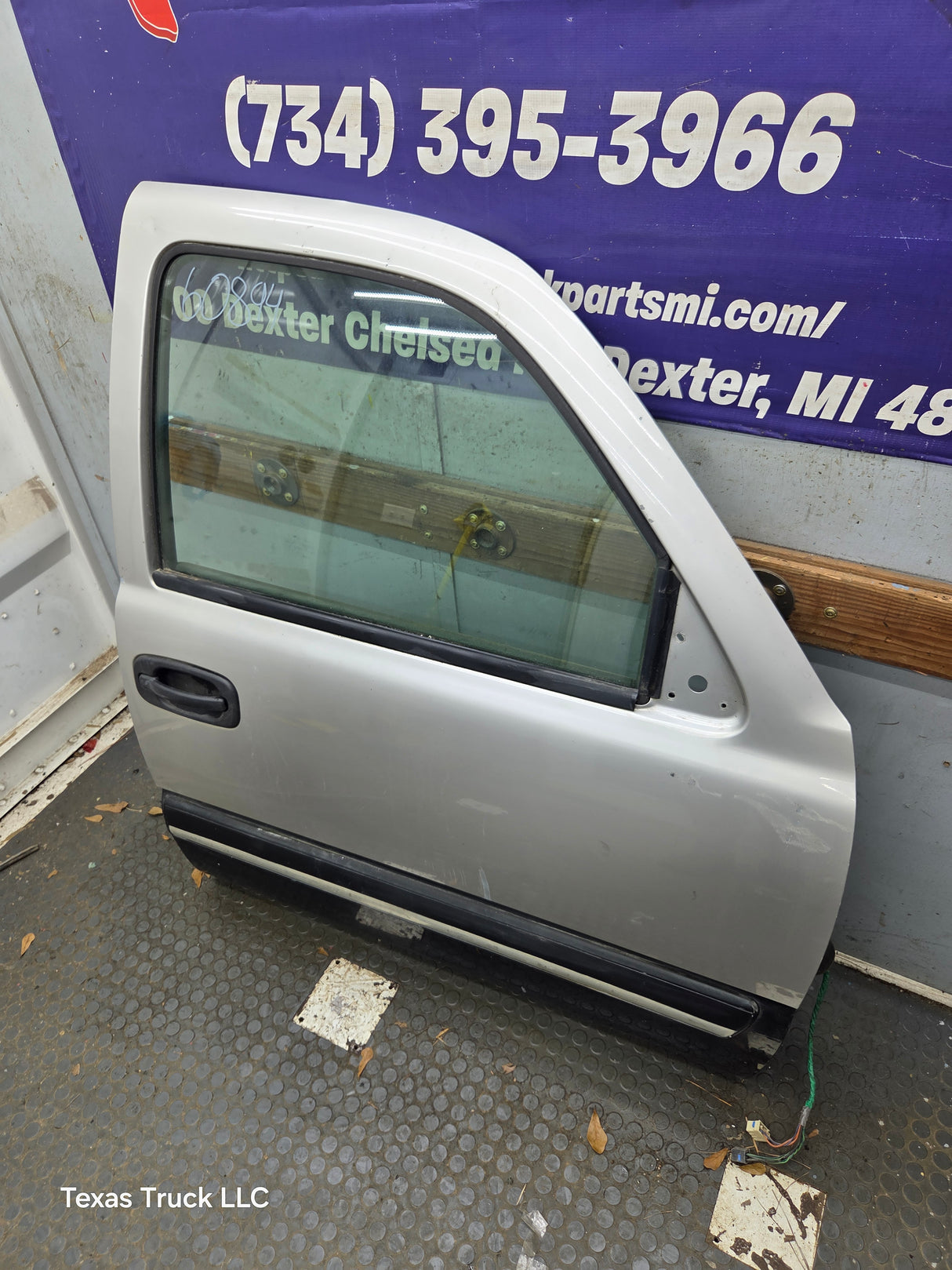 1999-2006 Chevrolet Silverado / GMC Sierra 1500 2500 3500 HD Front Passenger side Door RH