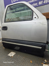 1999-2006 Chevrolet Silverado / GMC Sierra 1500 2500 3500 HD Front Passenger side Door RH