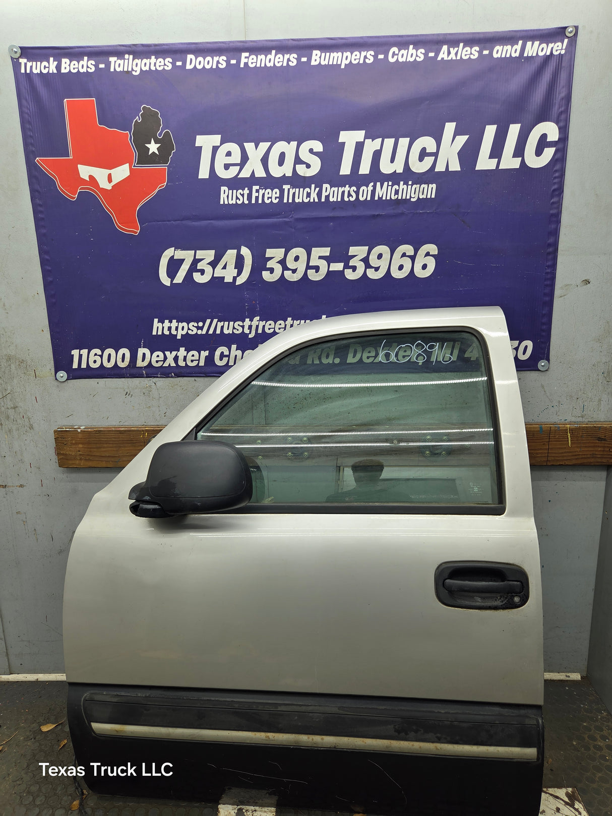 1999-2006 Chevrolet Silverado / GMC Sierra 1500 2500 3500 HD Front Driver Side Door LH
