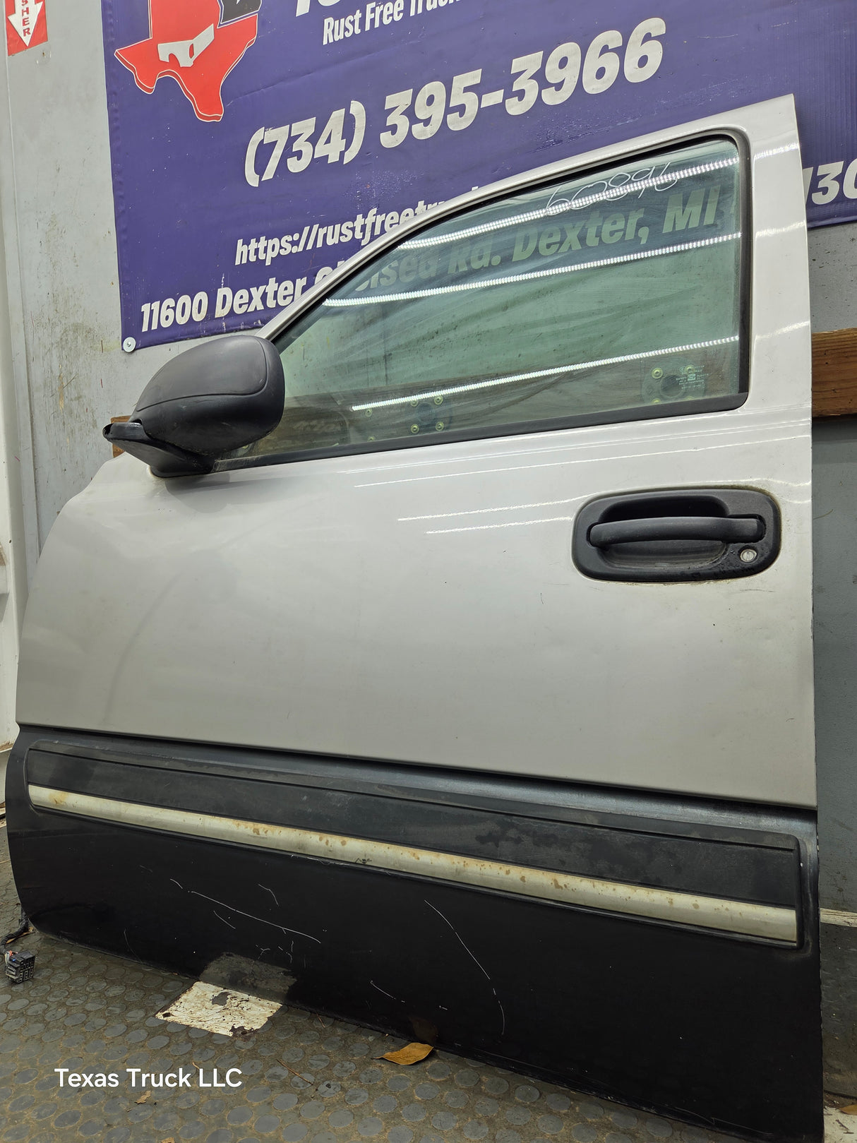 1999-2006 Chevrolet Silverado / GMC Sierra 1500 2500 3500 HD Front Driver Side Door LH