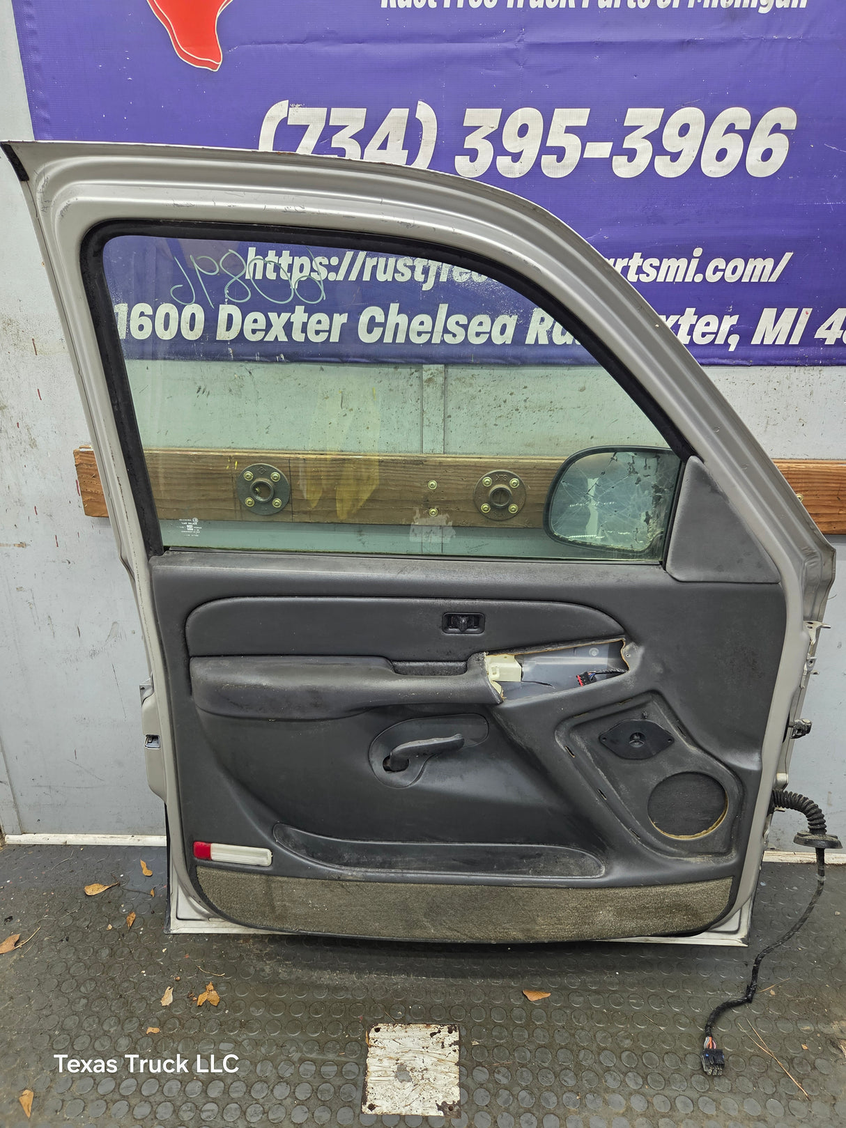 1999-2006 Chevrolet Silverado / GMC Sierra 1500 2500 3500 HD Front Driver Side Door LH