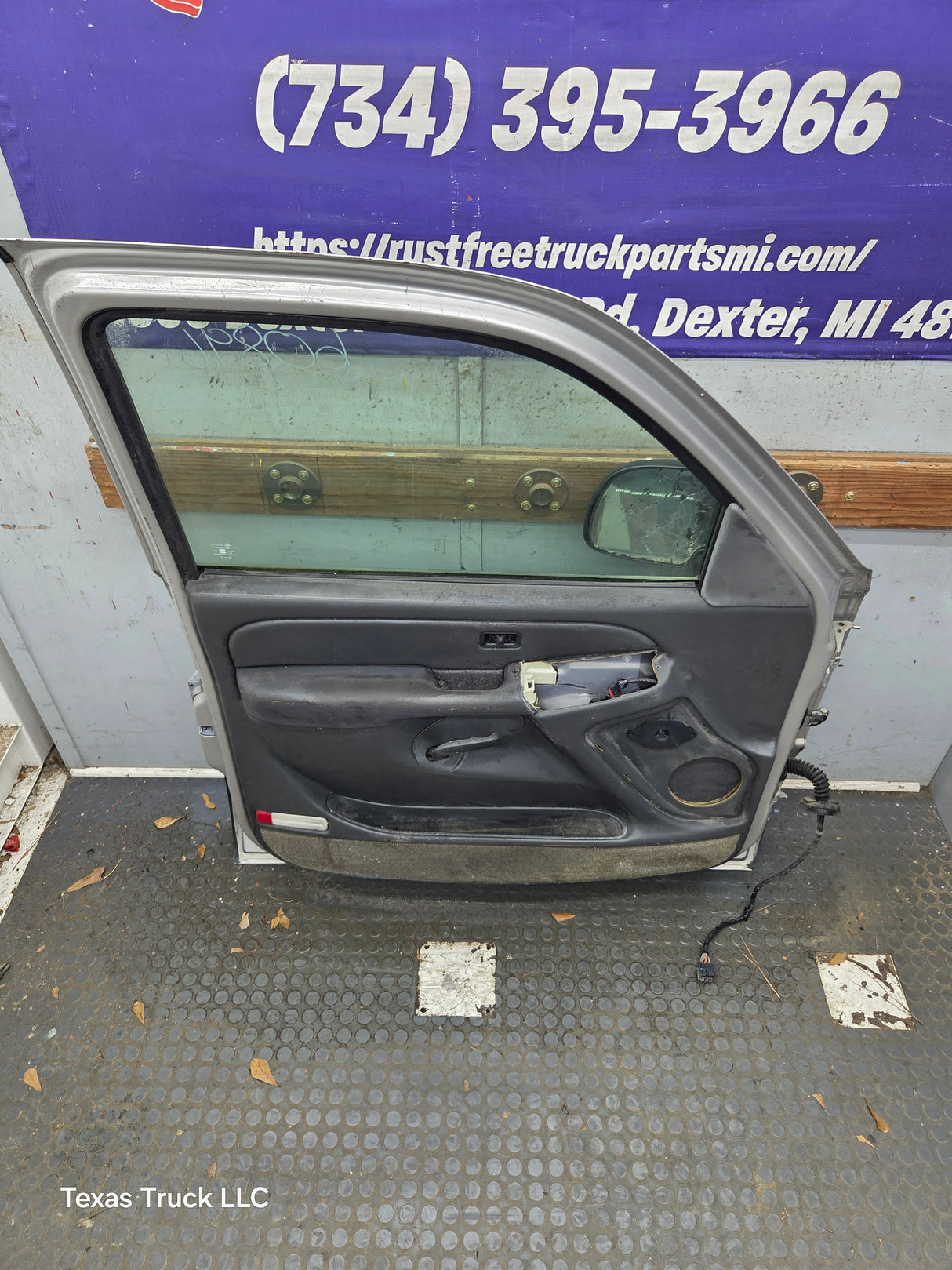 1999-2006 Chevrolet Silverado / GMC Sierra 1500 2500 3500 HD Front Driver Side Door LH