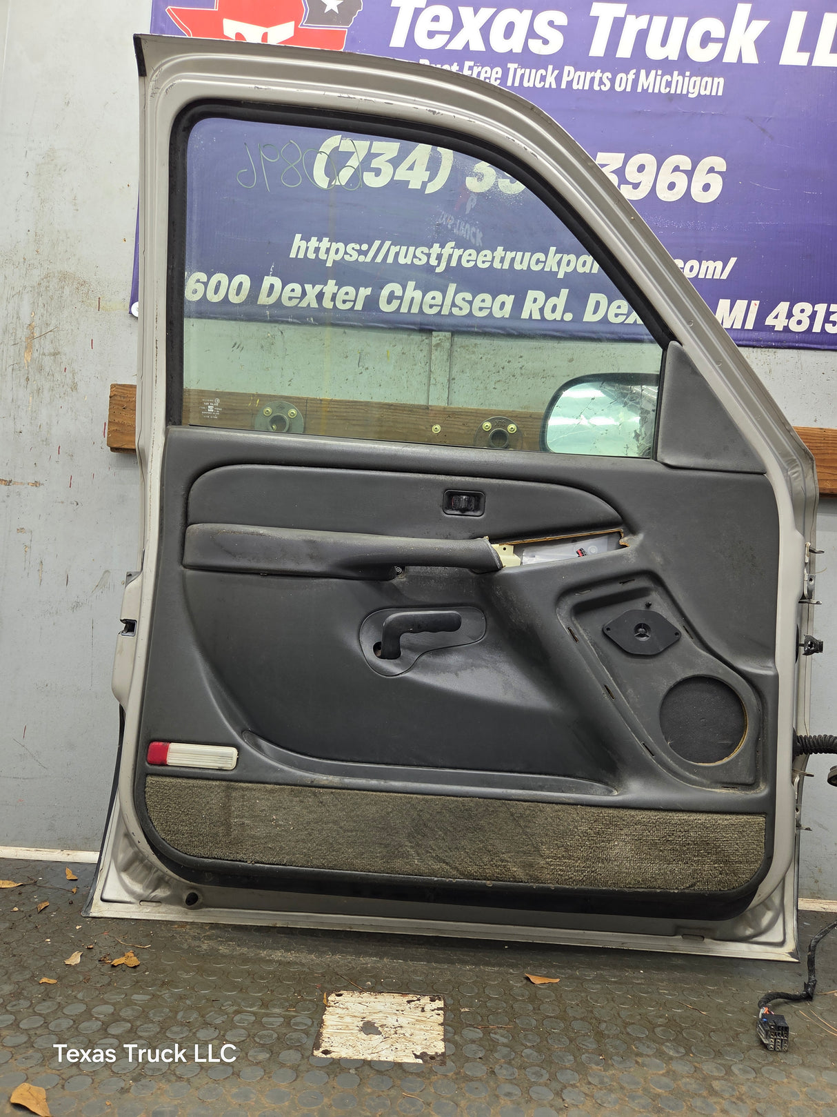 1999-2006 Chevrolet Silverado / GMC Sierra 1500 2500 3500 HD Front Driver Side Door LH