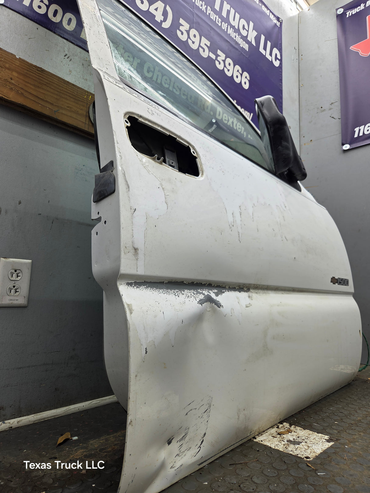 1999-2006 Chevrolet Silverado / GMC Sierra 1500 2500 3500 HD Front Passenger side Door RH