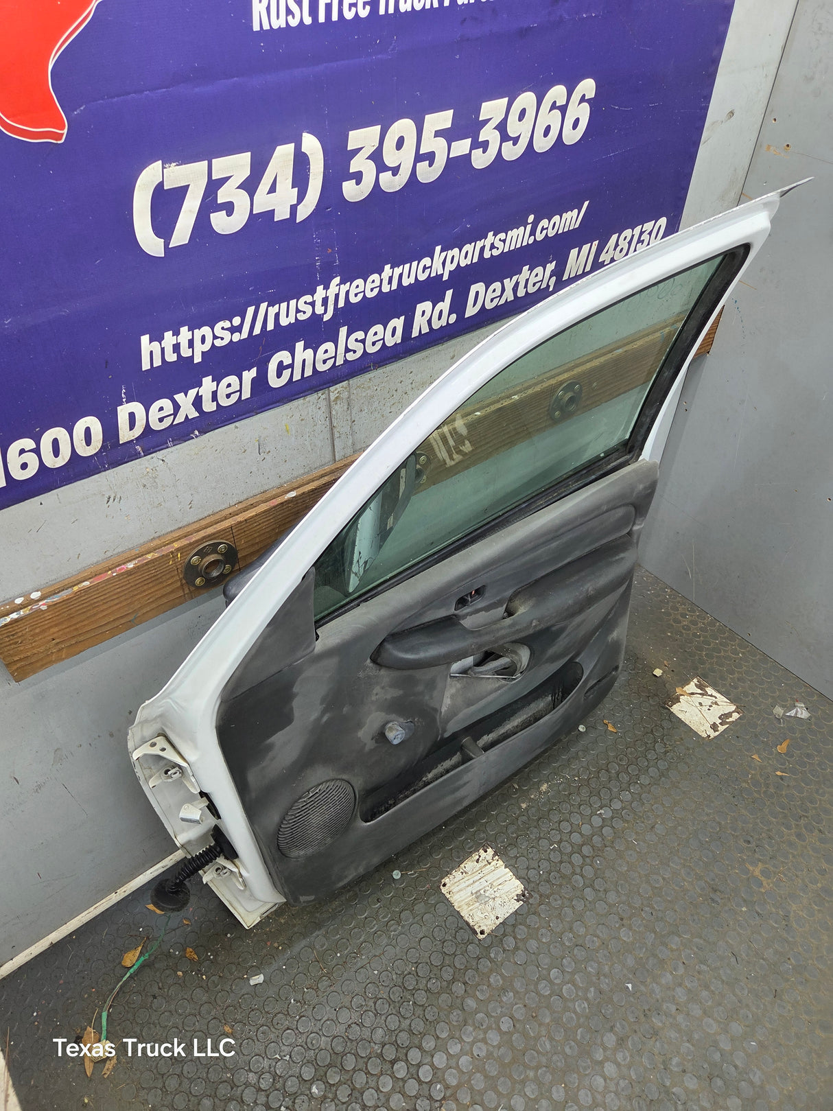 1999-2006 Chevrolet Silverado / GMC Sierra 1500 2500 3500 HD Front Passenger side Door RH