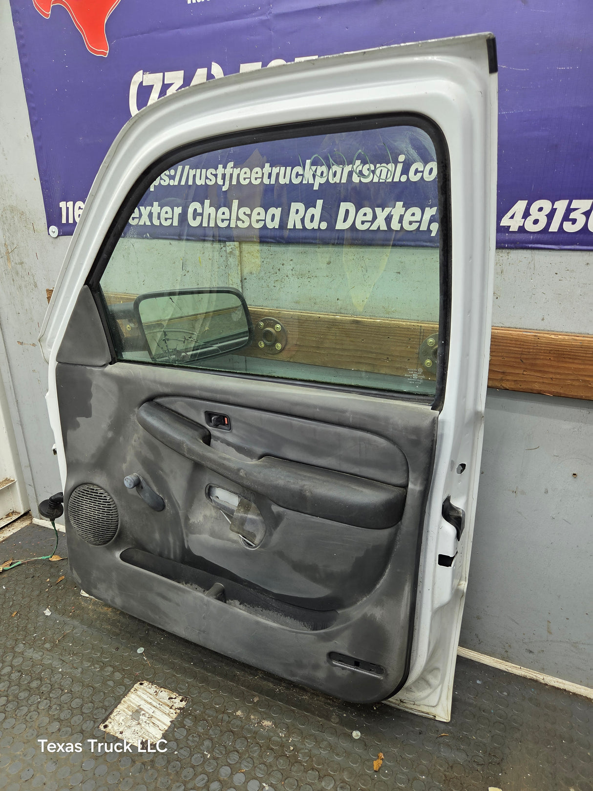 1999-2006 Chevrolet Silverado / GMC Sierra 1500 2500 3500 HD Front Passenger side Door RH