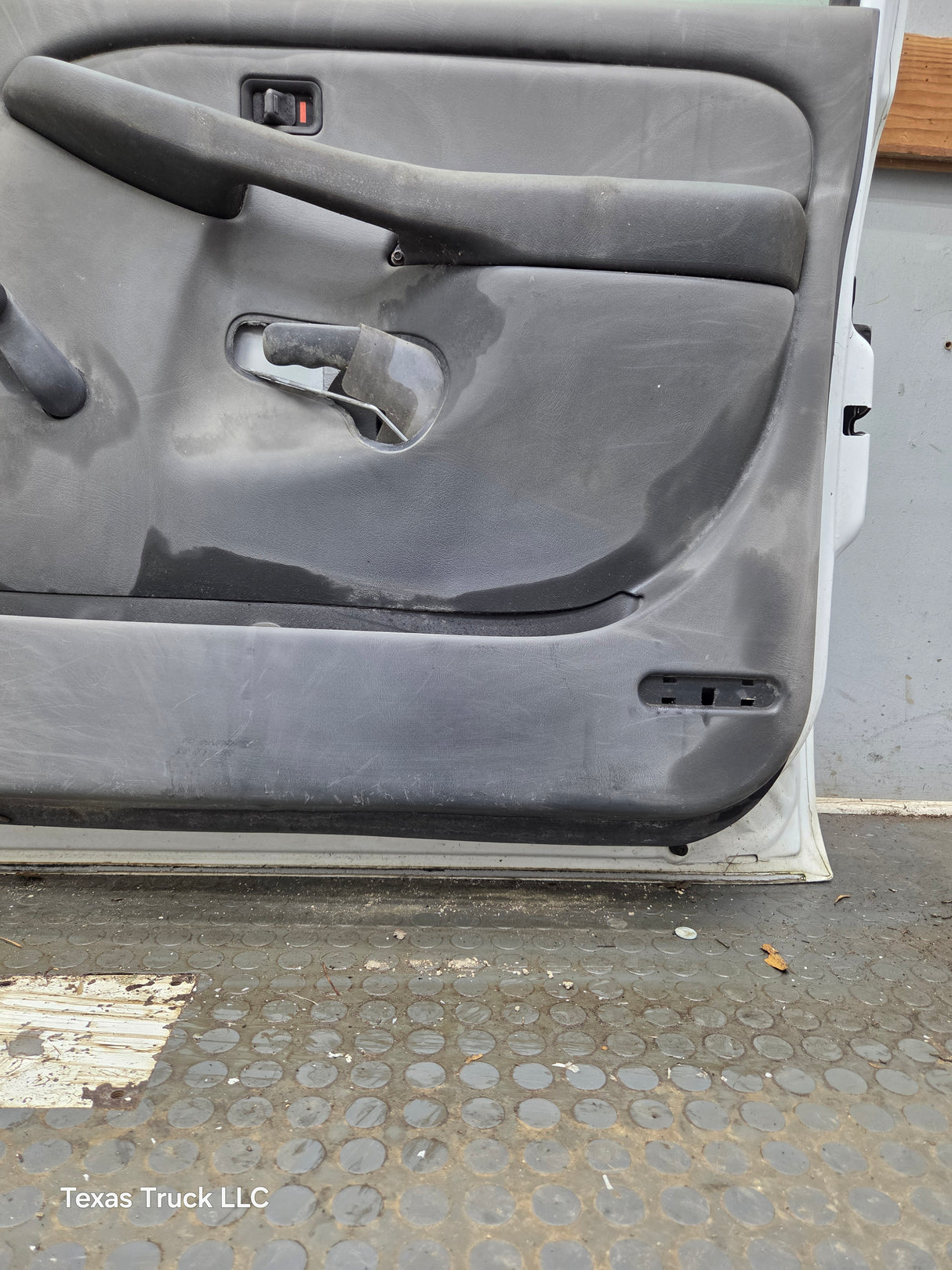 1999-2006 Chevrolet Silverado / GMC Sierra 1500 2500 3500 HD Front Passenger side Door RH