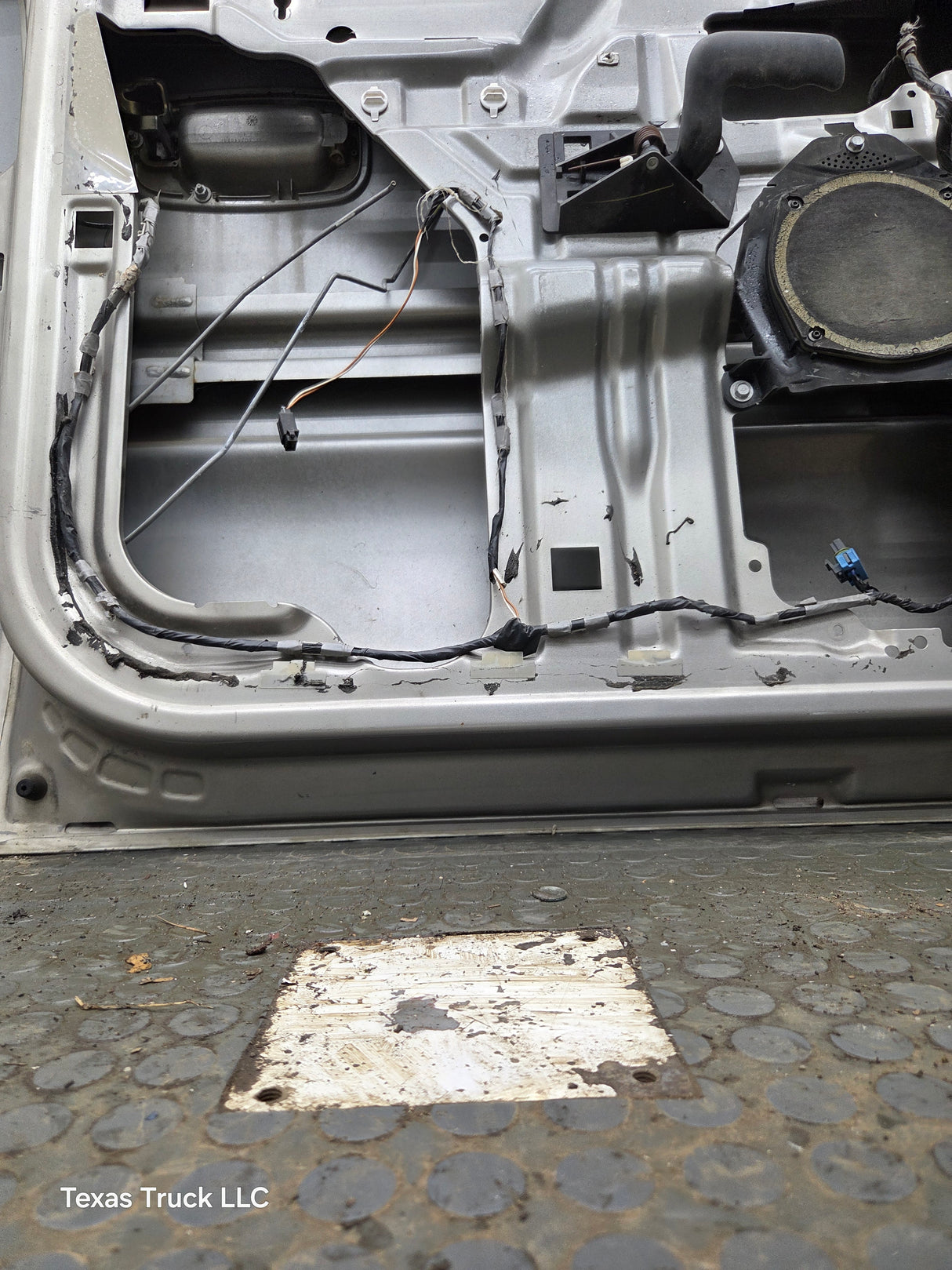 1999-2007 Chevrolet Silverado / GMC Sierra 1500 2500 3500 HD Rear Driver side LH Crew Cab rear door (Copy)
