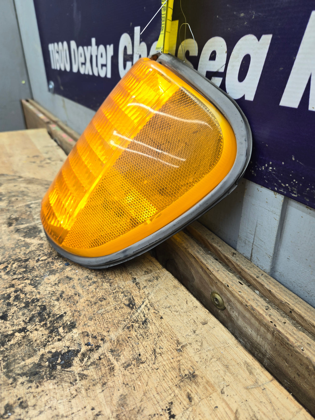 1992-2007 Ford Econoline E-150 E-250 E-350 E-450 LH Driver Side OEM Turn Signal Parking Light Assembly