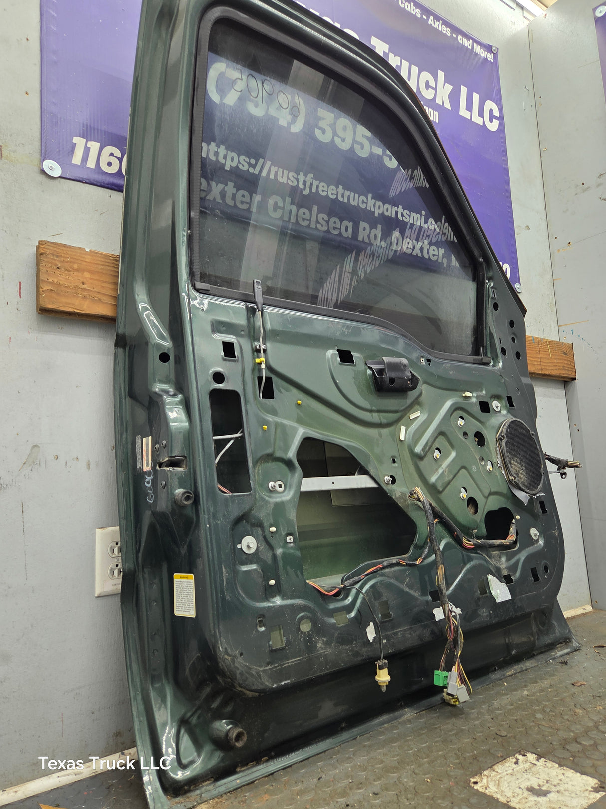 1999-2011 Ford Super Duty LH Driver Side Front Door F250 F350 F450 F550