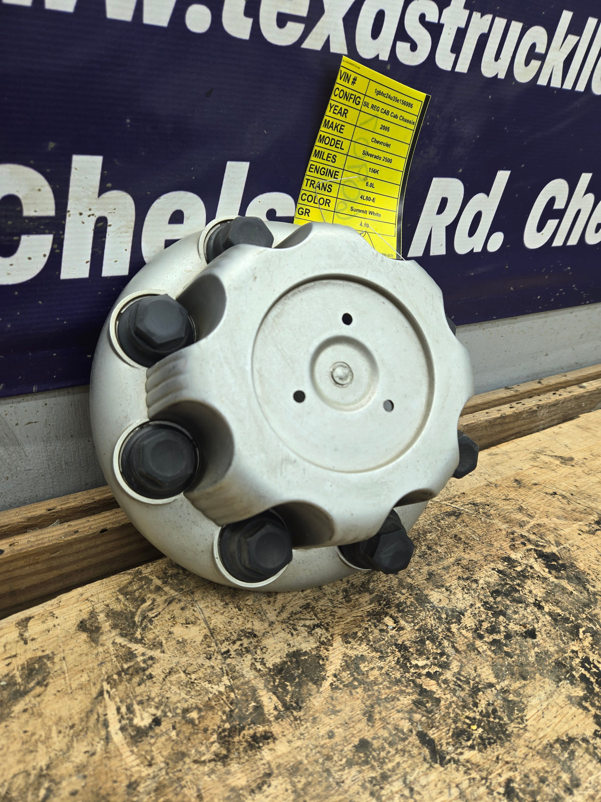 1999-2006 OEM Chevrolet Silverado 8 Lug Wheel Center Hub Cap Lug Cover