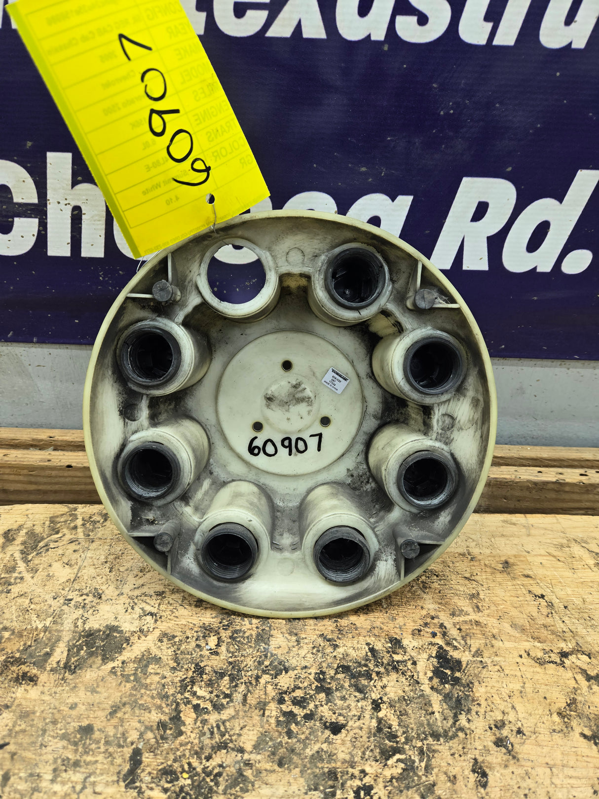 1999-2006 OEM Chevrolet Silverado 8 Lug Wheel Center Hub Cap Lug Cover