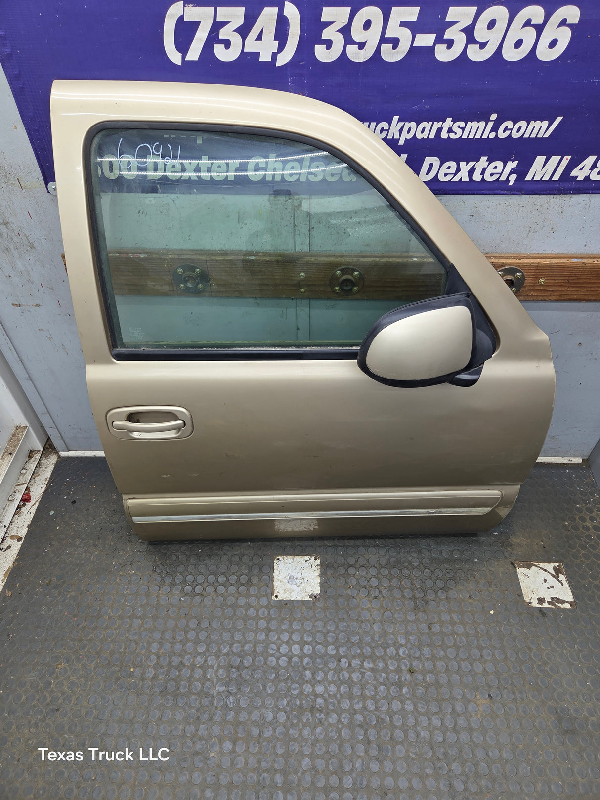 1999-2006 Chevrolet Silverado / GMC Sierra 1500 2500 3500 HD Front Passenger Side Door RH