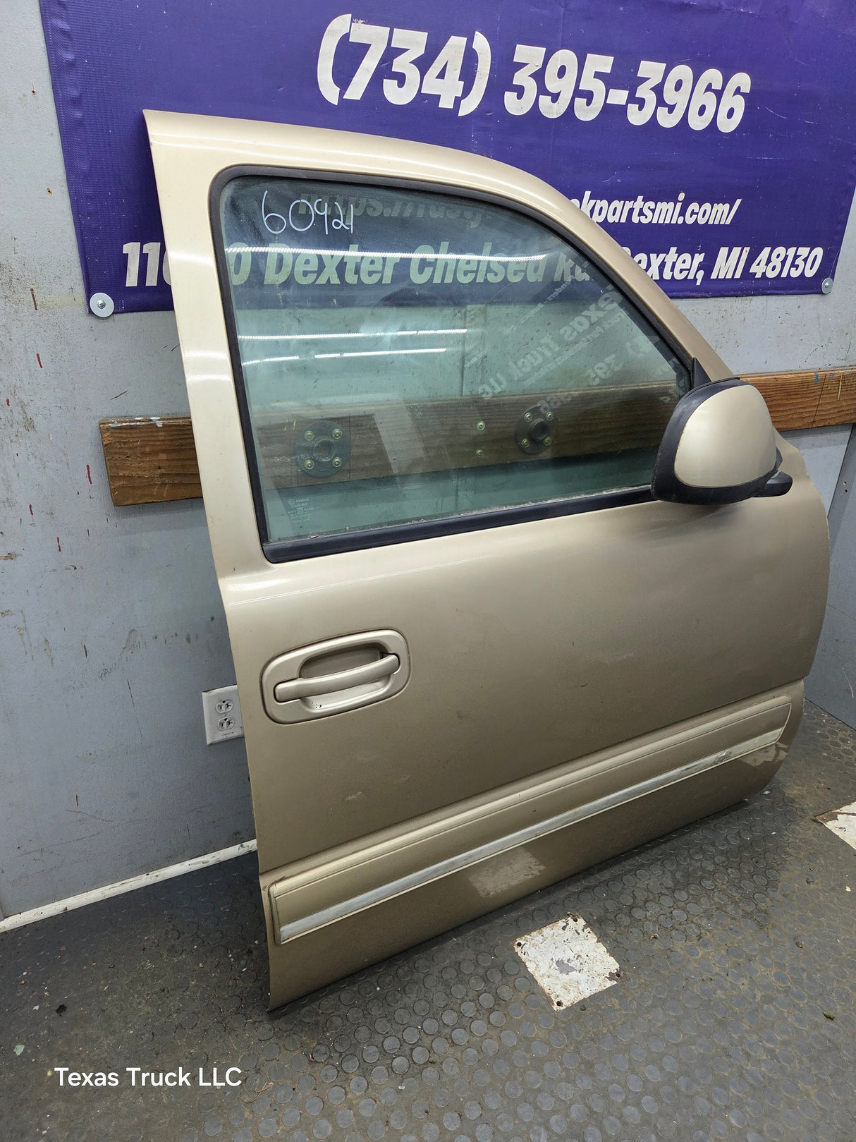 1999-2006 Chevrolet Silverado / GMC Sierra 1500 2500 3500 HD Front Passenger Side Door RH