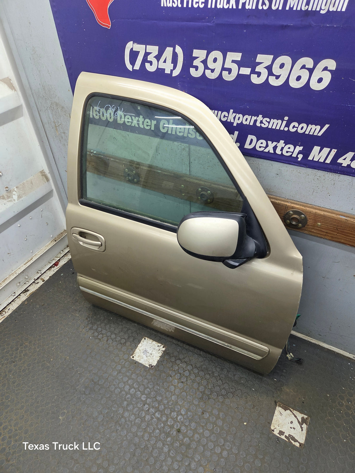1999-2006 Chevrolet Silverado / GMC Sierra 1500 2500 3500 HD Front Passenger Side Door RH