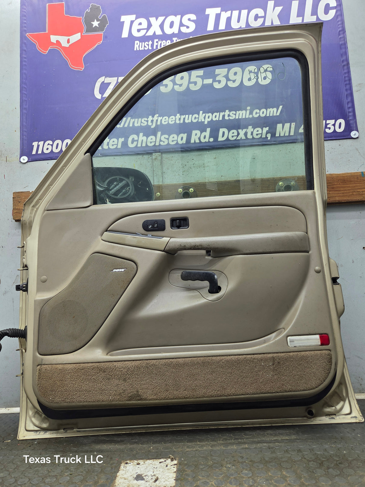 1999-2006 Chevrolet Silverado / GMC Sierra 1500 2500 3500 HD Front Passenger Side Door RH