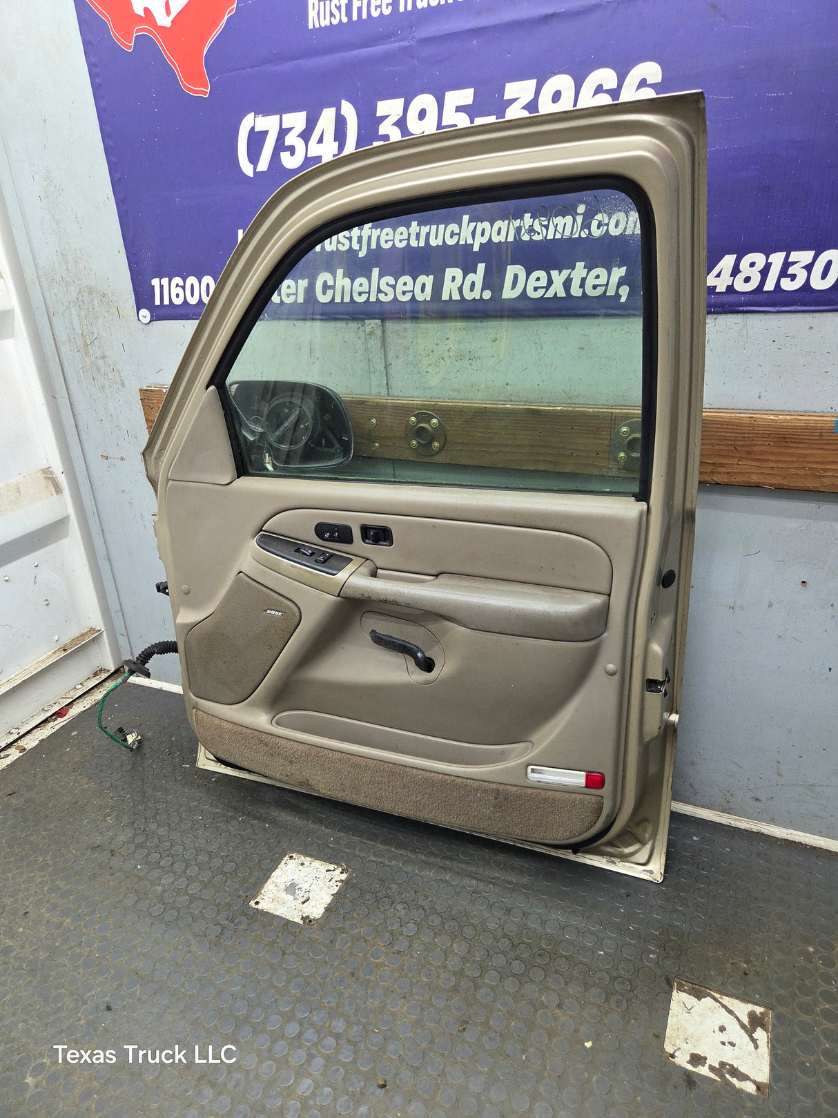 1999-2006 Chevrolet Silverado / GMC Sierra 1500 2500 3500 HD Front Passenger Side Door RH