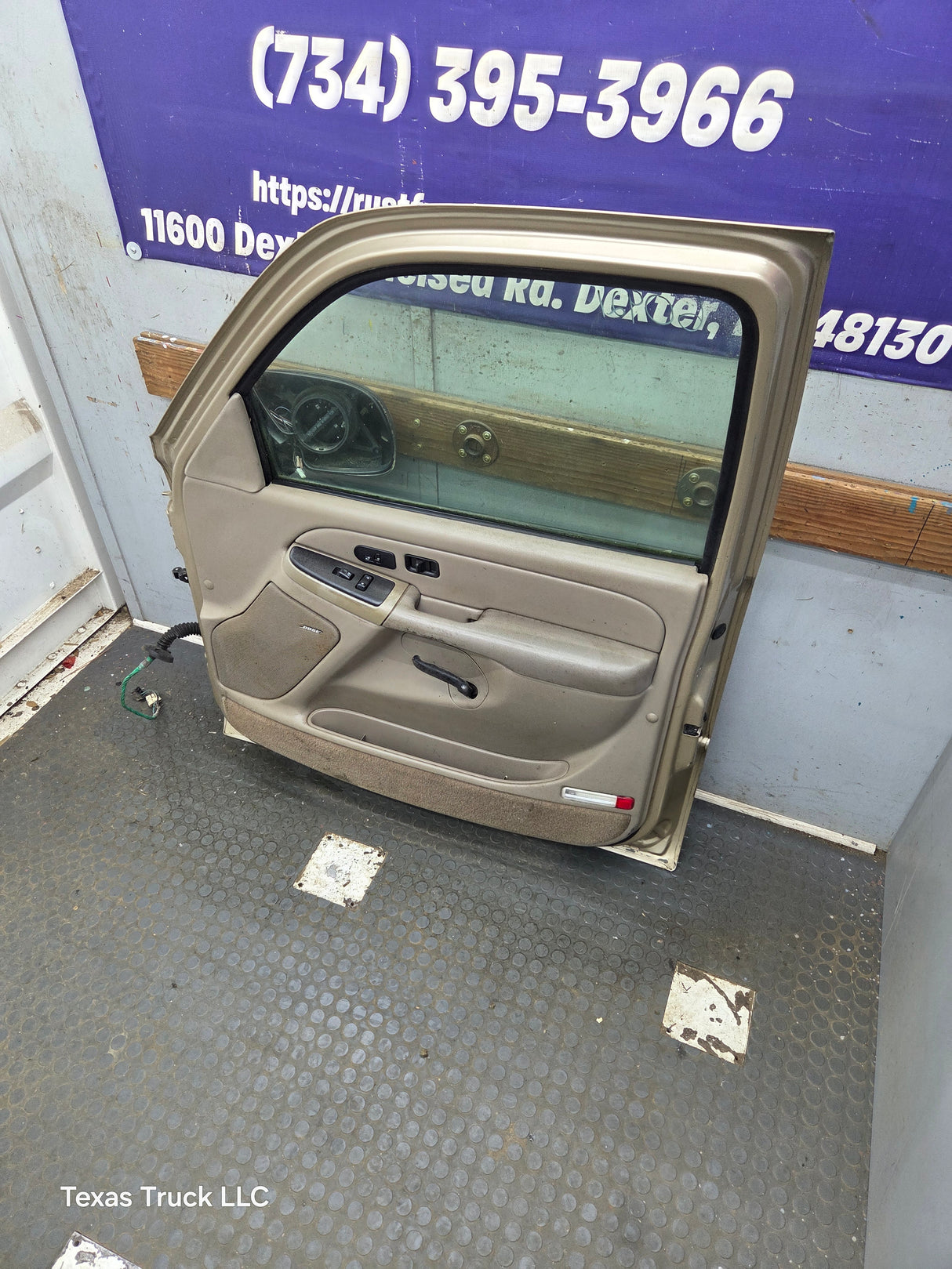 1999-2006 Chevrolet Silverado / GMC Sierra 1500 2500 3500 HD Front Passenger Side Door RH