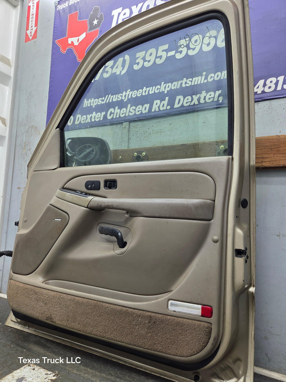 1999-2006 Chevrolet Silverado / GMC Sierra 1500 2500 3500 HD Front Passenger Side Door RH