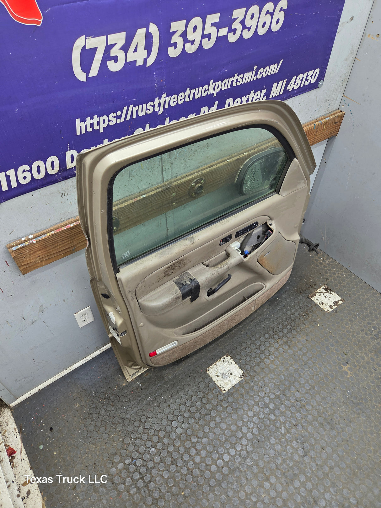 1999-2006 Chevrolet Silverado / GMC Sierra 1500 2500 3500 HD Front Driver Side Door LH