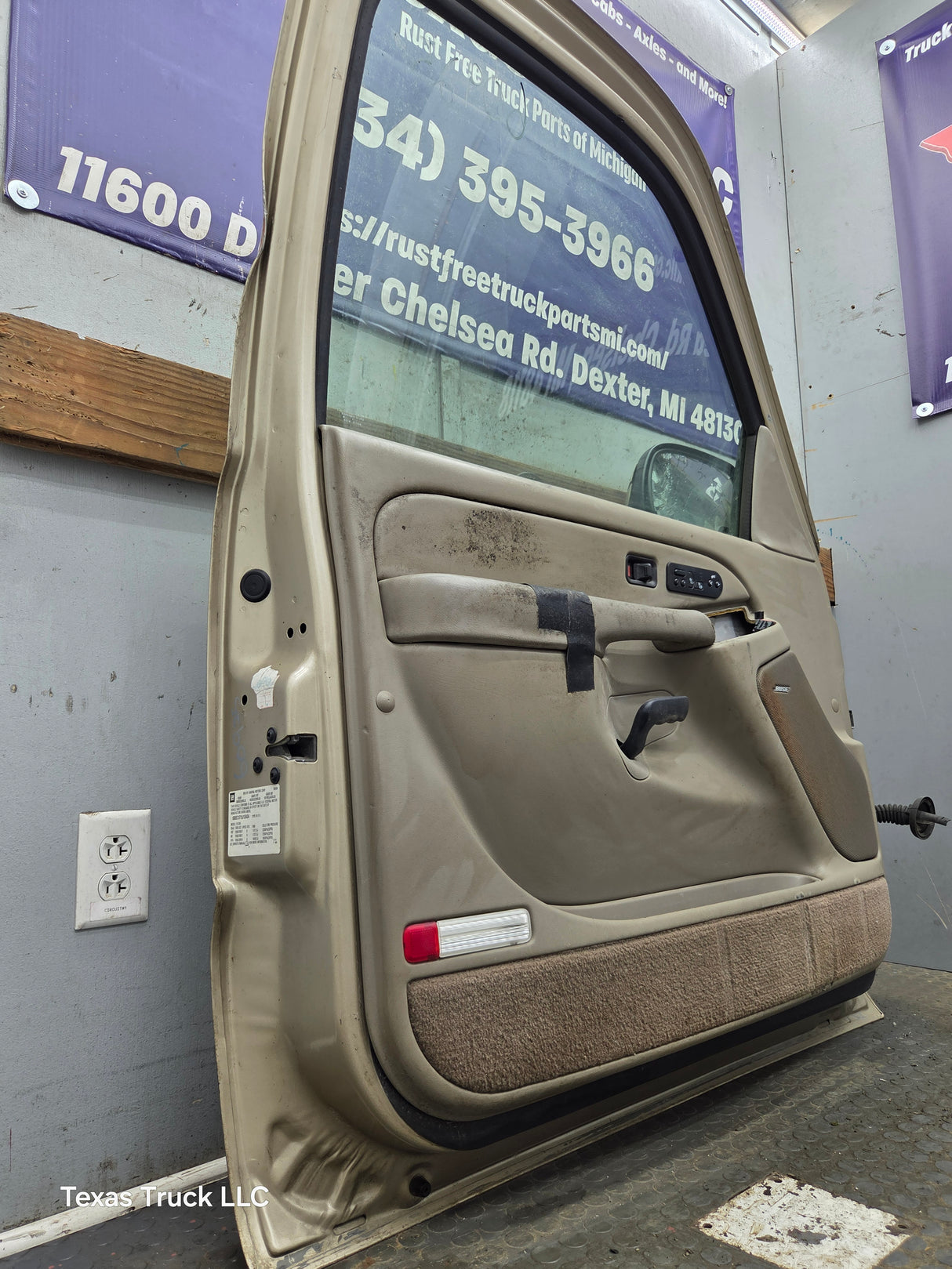 1999-2006 Chevrolet Silverado / GMC Sierra 1500 2500 3500 HD Front Driver Side Door LH