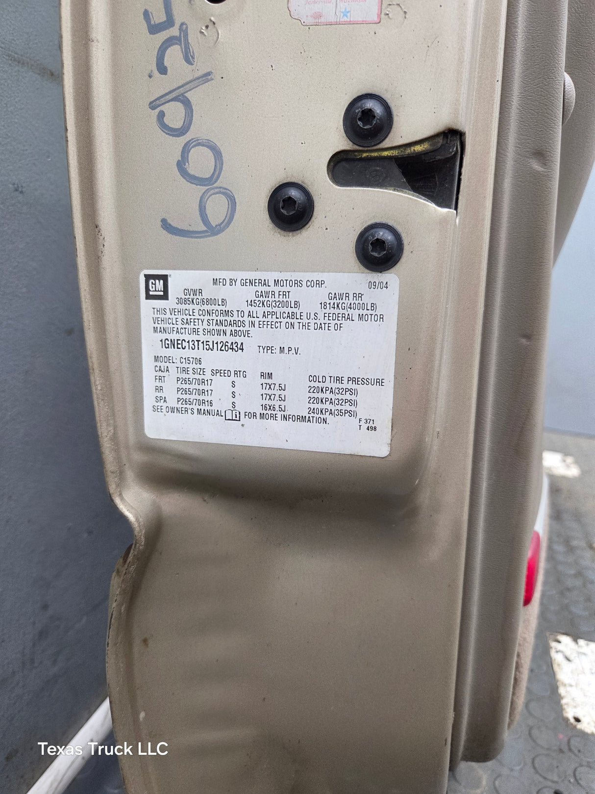 1999-2006 Chevrolet Silverado / GMC Sierra 1500 2500 3500 HD Front Driver Side Door LH