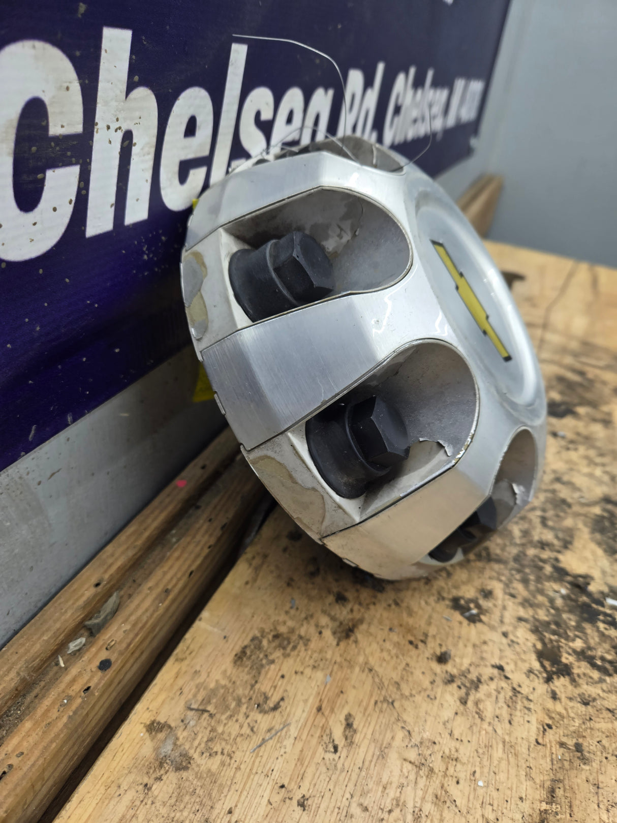 2007-2013 Chevy Silverado 2500 3500 Center Hub Cap P/N 9596342