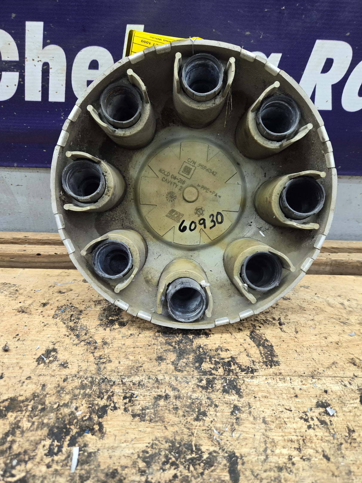 2007-2013 Chevy Silverado 2500 3500 Center Hub Cap P/N 9596342