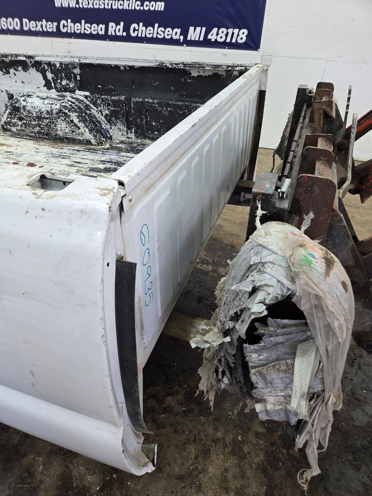 1999-2007 Chevrolet Silverado / GMC Sierra 1500 2500 3500 HD 8' Long Bed Truck Bed