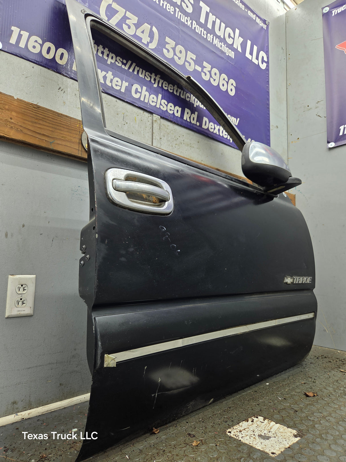 1999-2006 Chevrolet Silverado / GMC Sierra 1500 2500 3500 HD Front Passenger Side Door RH