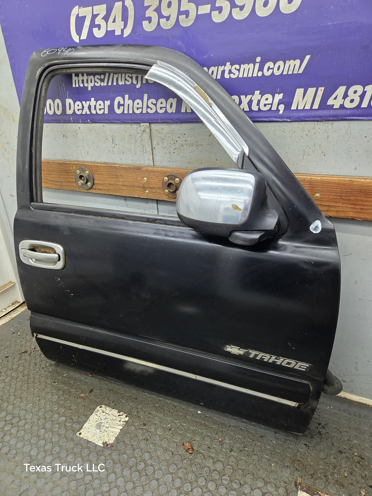 1999-2006 Chevrolet Silverado / GMC Sierra 1500 2500 3500 HD Front Passenger Side Door RH