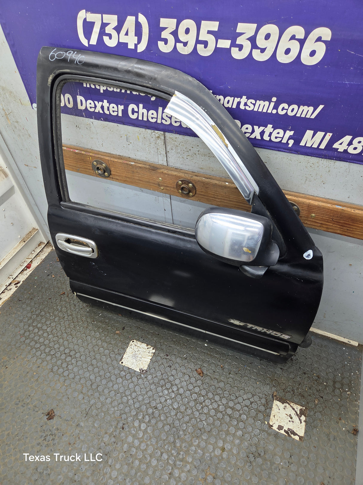 1999-2006 Chevrolet Silverado / GMC Sierra 1500 2500 3500 HD Front Passenger Side Door RH
