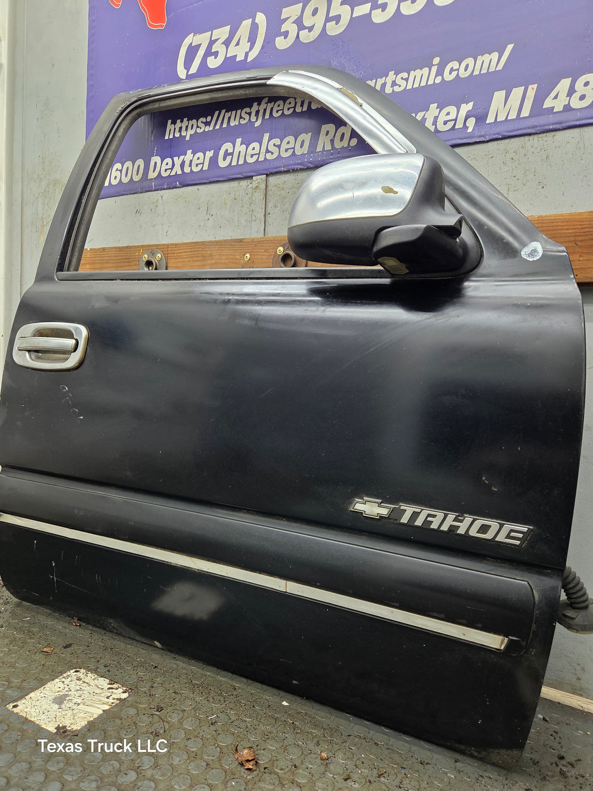 1999-2006 Chevrolet Silverado / GMC Sierra 1500 2500 3500 HD Front Passenger Side Door RH