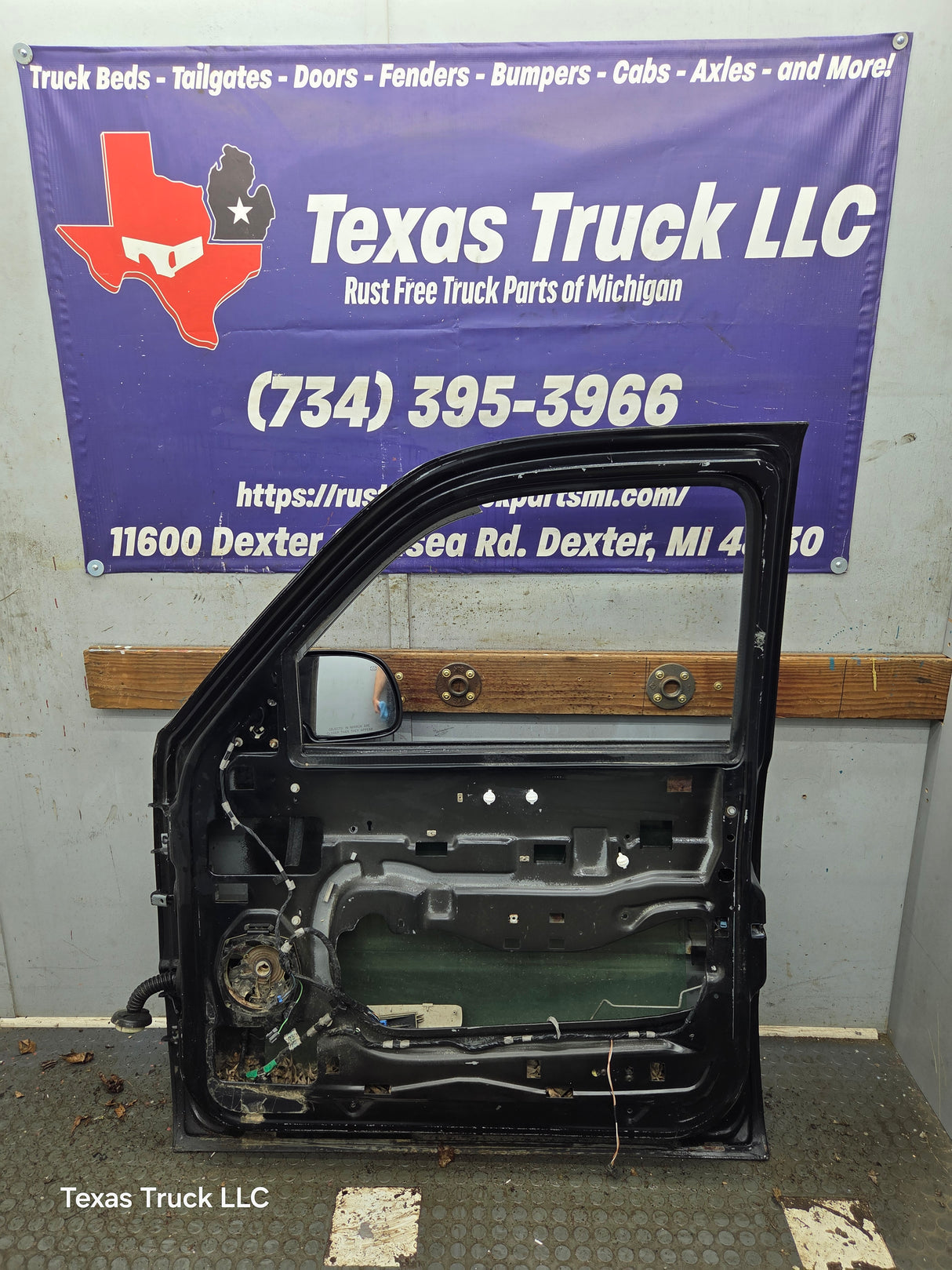 1999-2006 Chevrolet Silverado / GMC Sierra 1500 2500 3500 HD Front Passenger Side Door RH