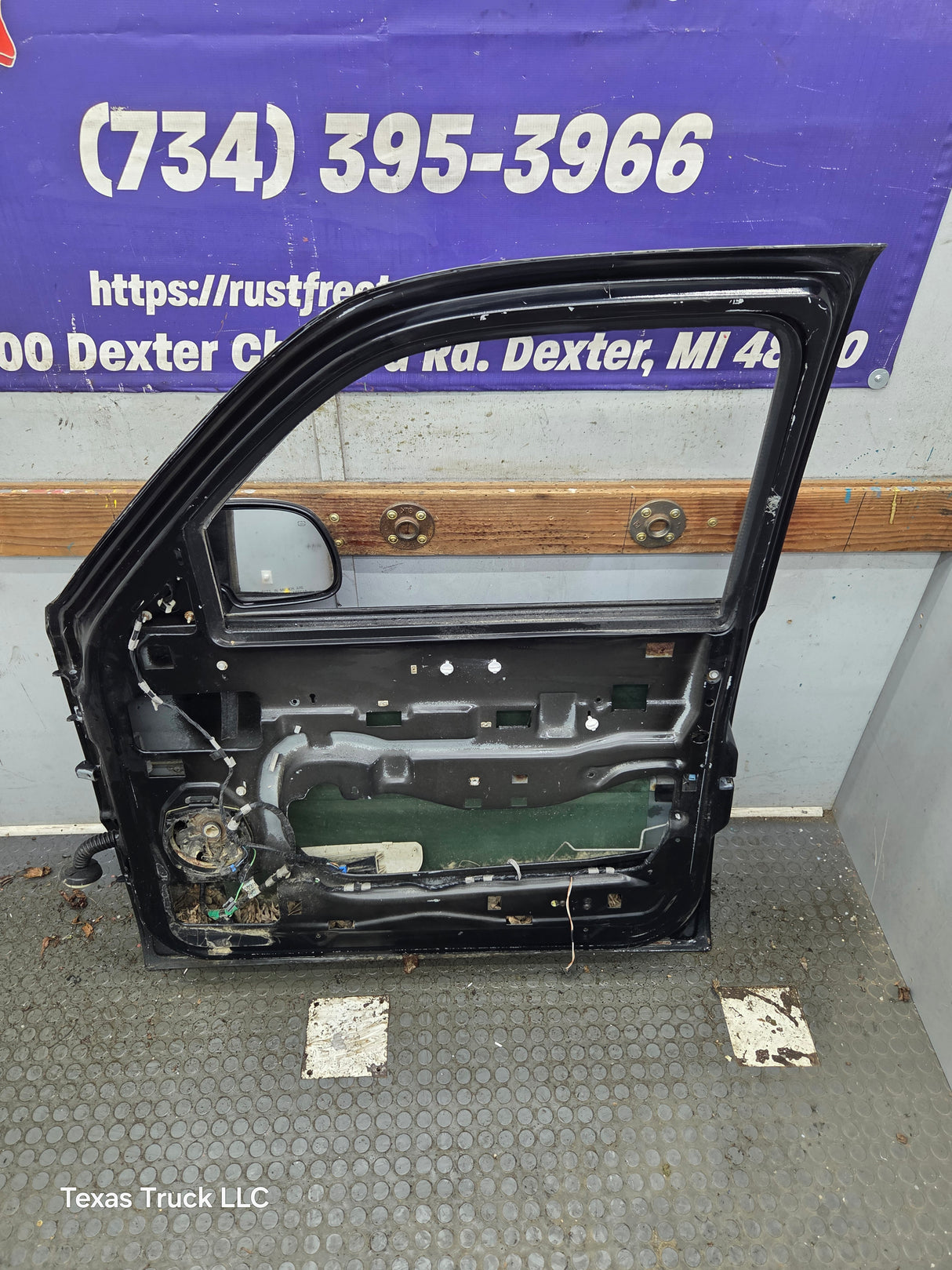 1999-2006 Chevrolet Silverado / GMC Sierra 1500 2500 3500 HD Front Passenger Side Door RH