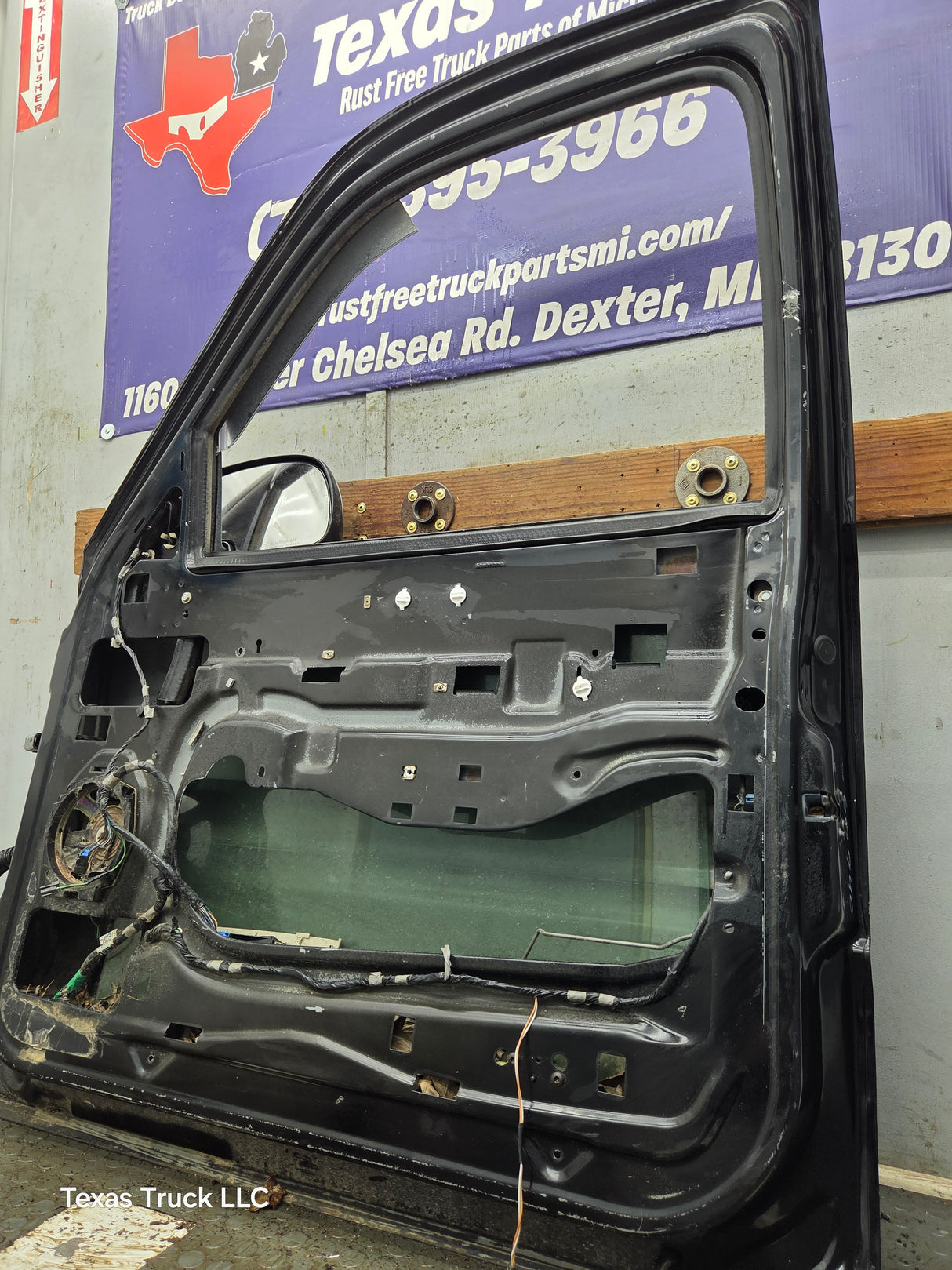 1999-2006 Chevrolet Silverado / GMC Sierra 1500 2500 3500 HD Front Passenger Side Door RH