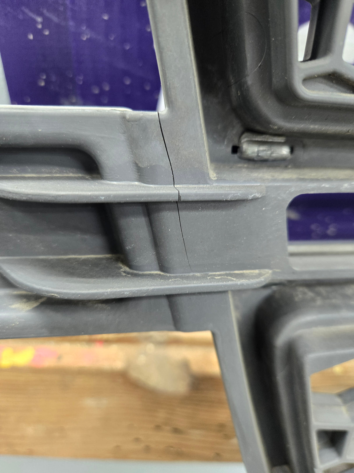 2003-2006 Chevrolet Silverado 1500 2500 3500 HD 'Cateye' Grill OEM - Chrome