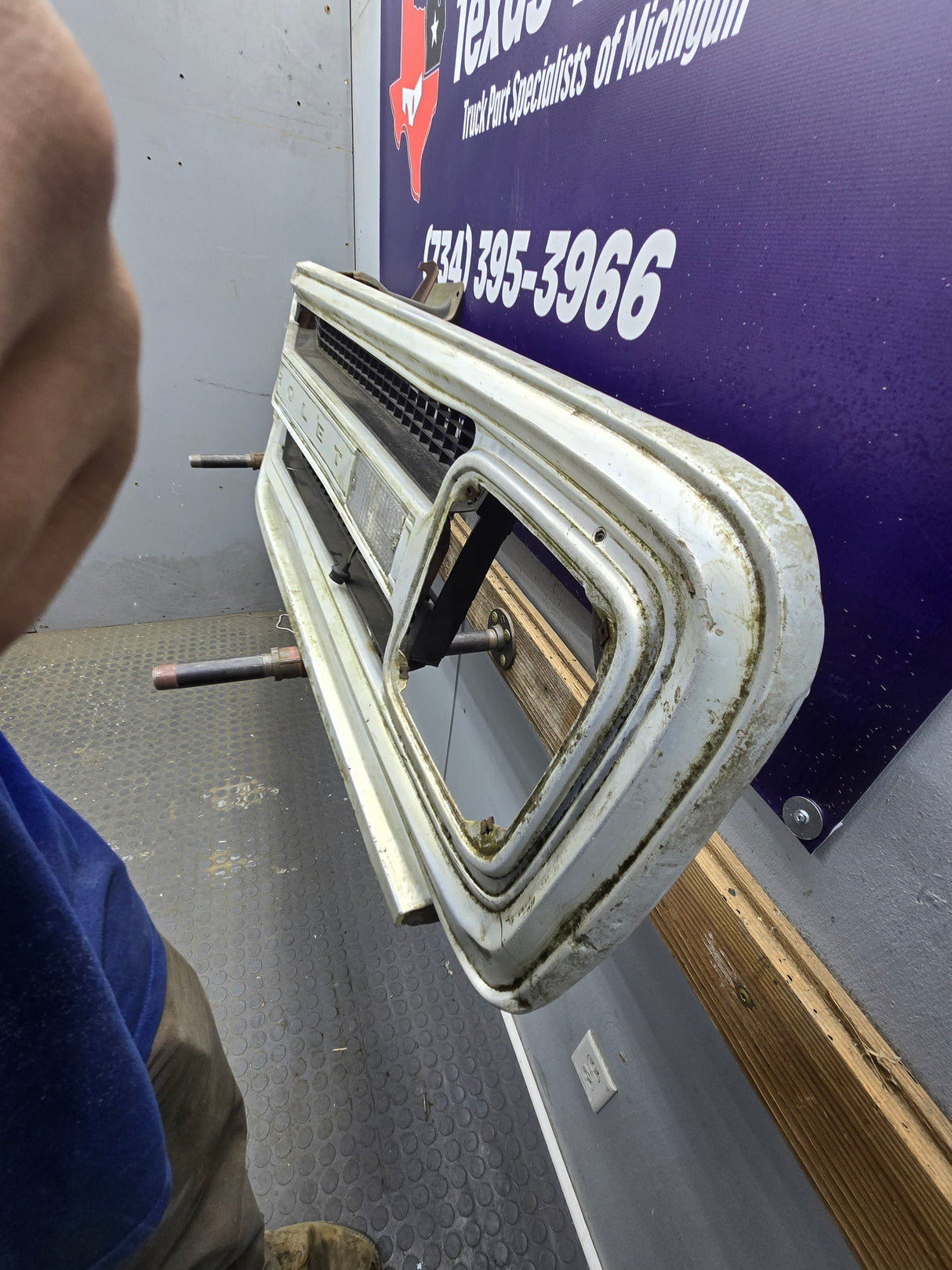 1969-1970 Chevrolet K / C Series Grill
