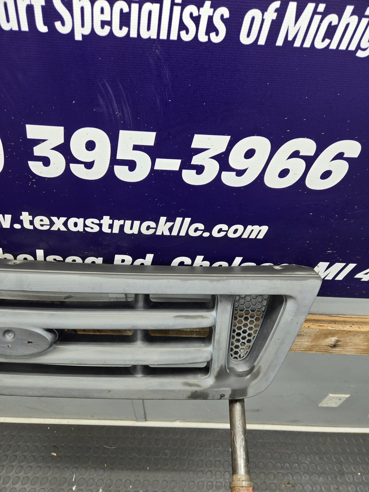 2004-2007 E-150 E-250 E-350 E-450 Econoline Van Grill