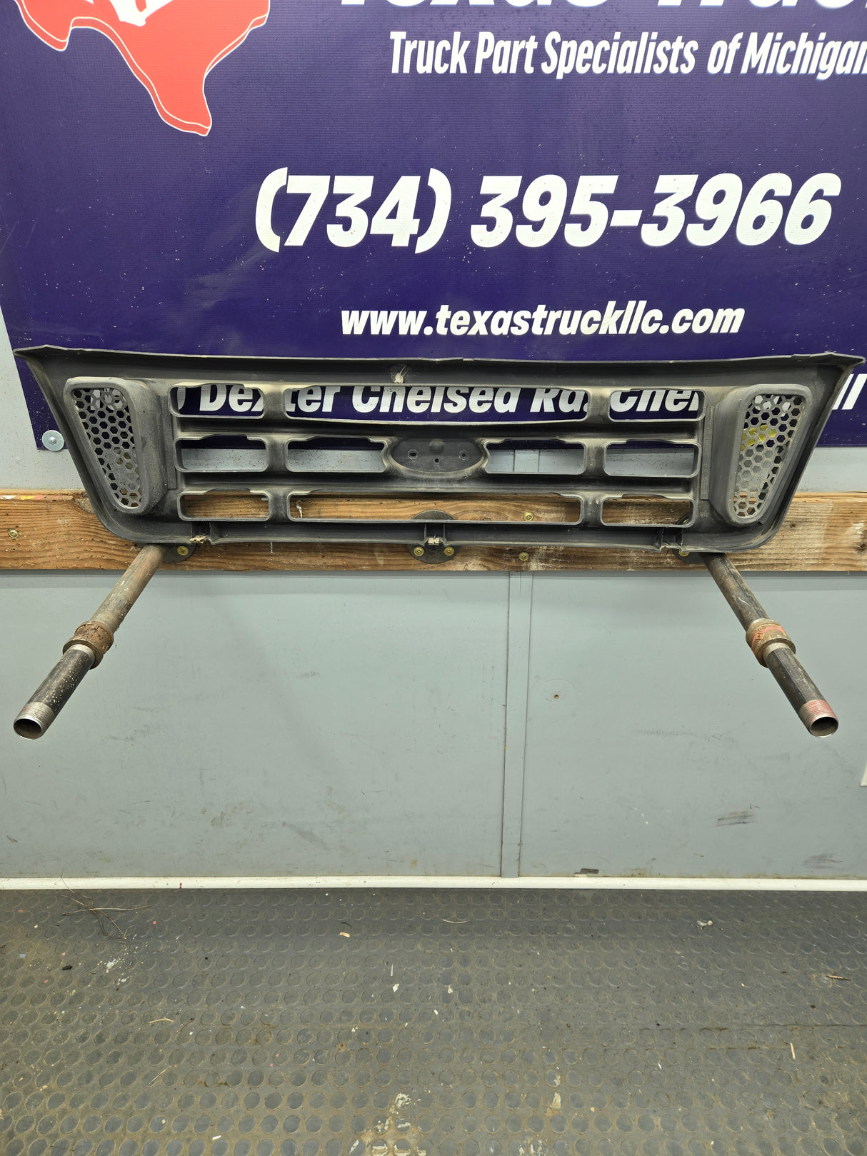 2004-2007 E-150 E-250 E-350 E-450 Econoline Van Grill
