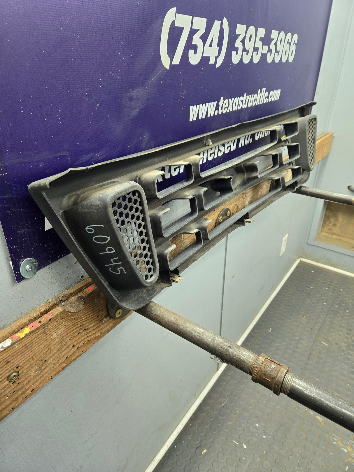 2004-2007 E-150 E-250 E-350 E-450 Econoline Van Grill