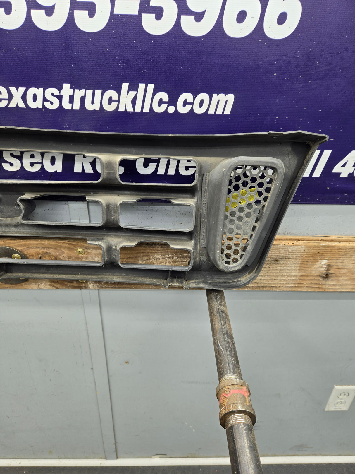 2004-2007 E-150 E-250 E-350 E-450 Econoline Van Grill