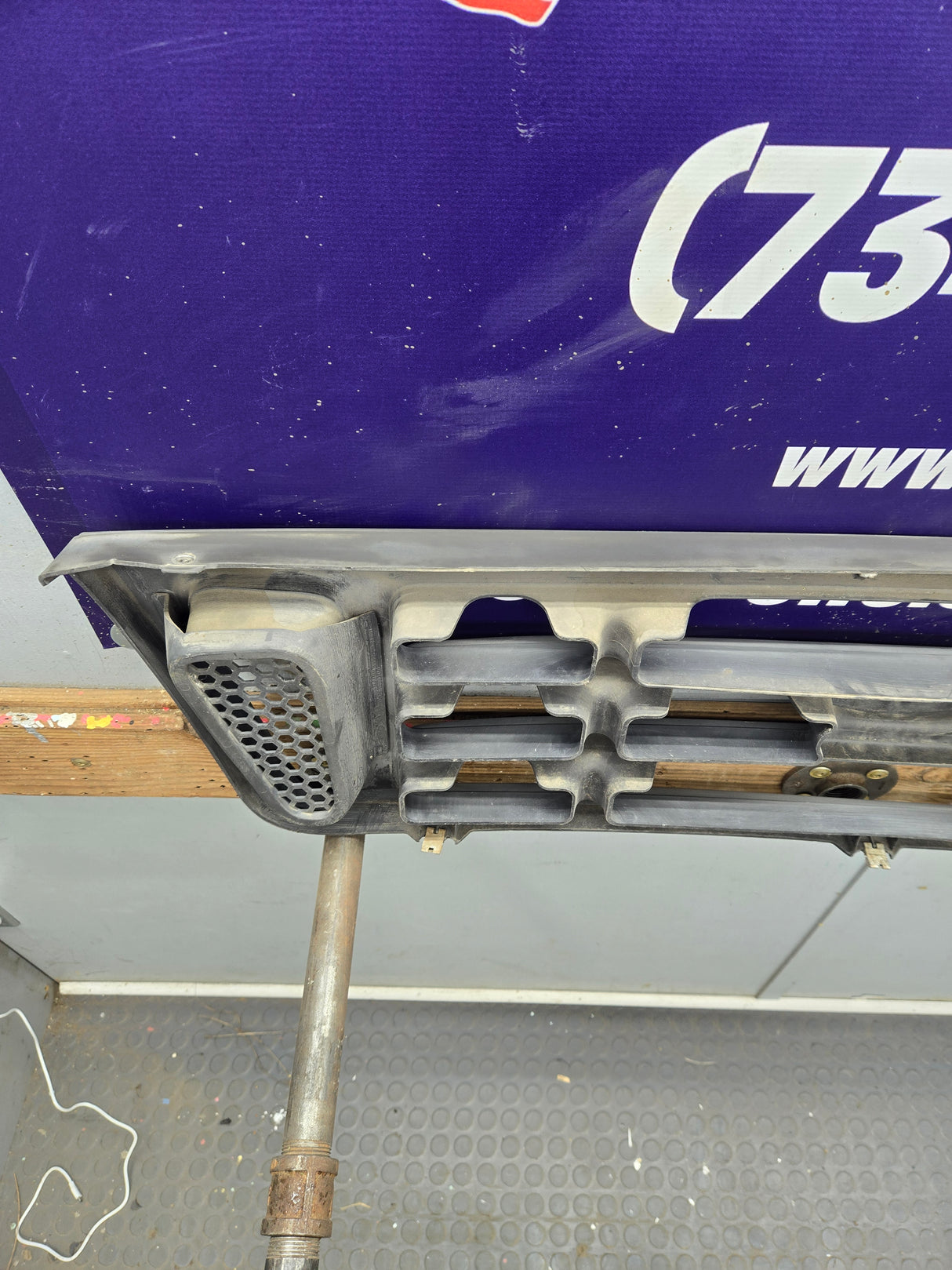 2004-2007 E-150 E-250 E-350 E-450 Econoline Van Grill