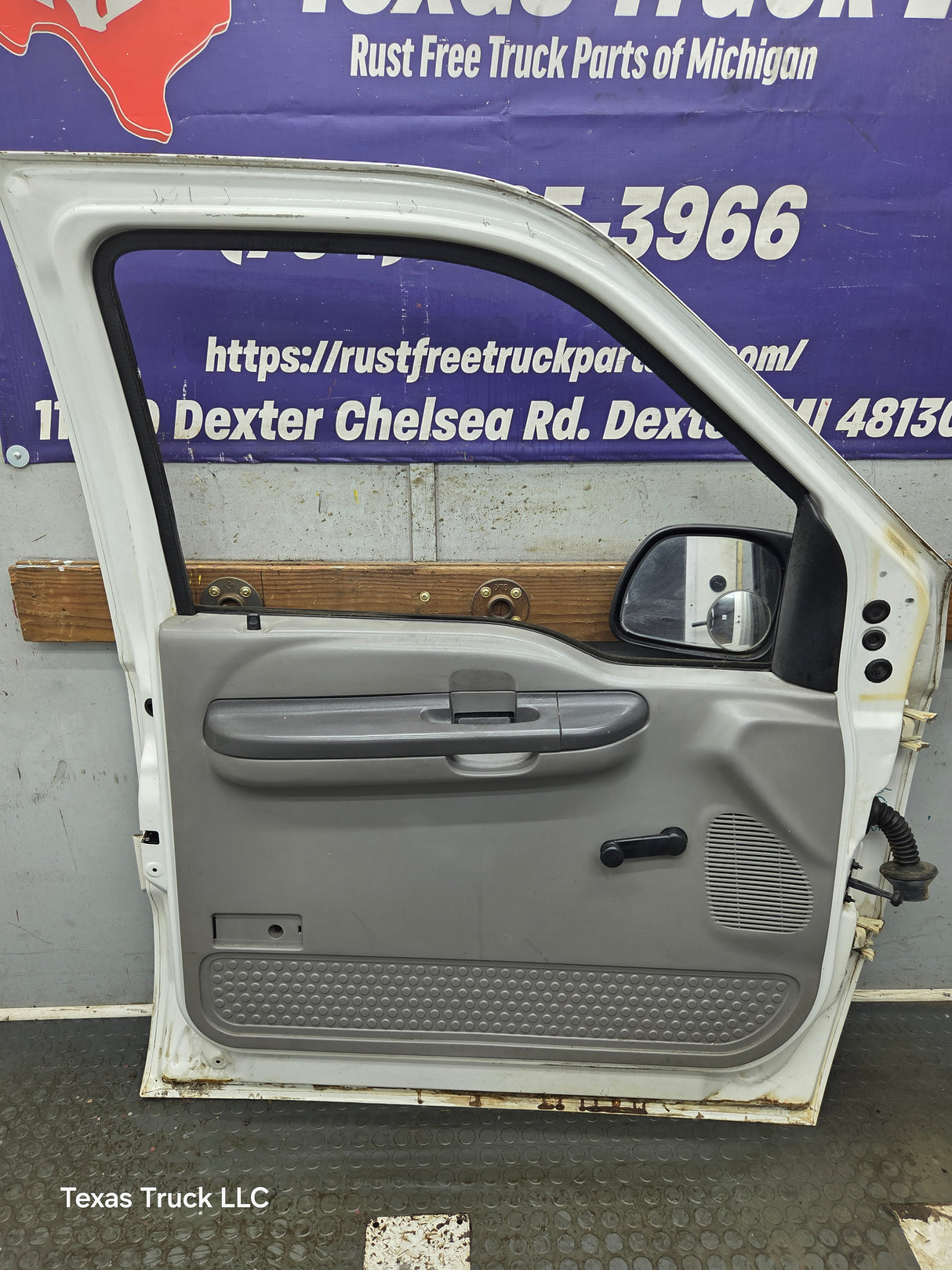 1999-2011 Ford Super Duty LH Driver Side Front Door F250 F350 F450 F550