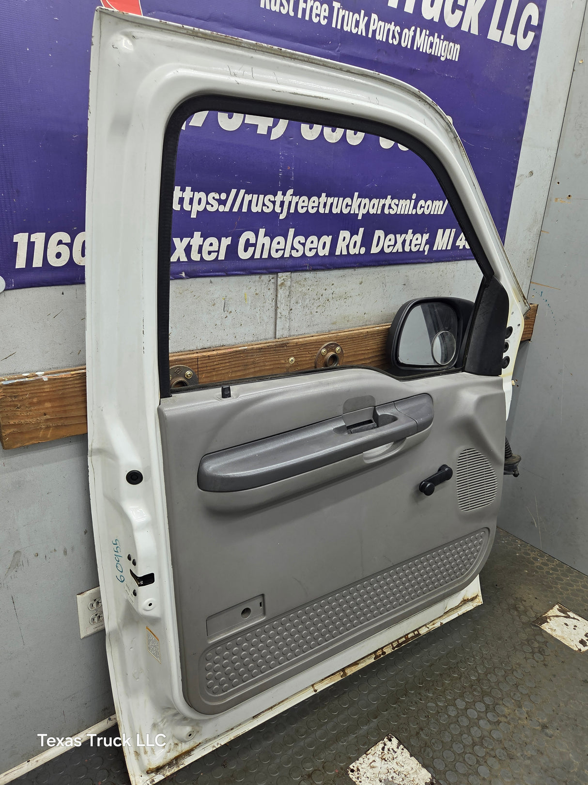 1999-2011 Ford Super Duty LH Driver Side Front Door F250 F350 F450 F550